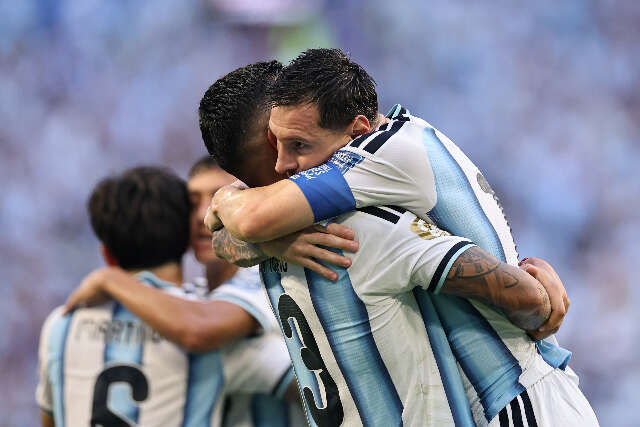 Argentina sofre, vence Cabo Verde na prorrogação e vai às oitavas na Copa