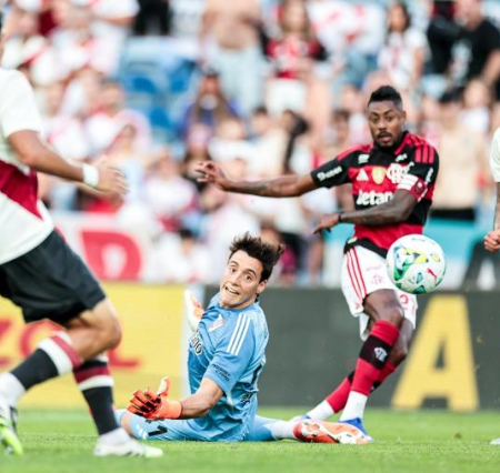 Flamengo vira sobre River Plate, mas cede empate em amistoso no Portugal