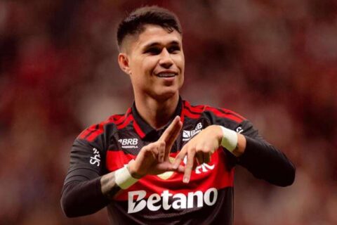 Flamengo vira sobre Olimpia e fecha série de amistosos com vitória