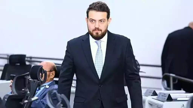 Justiça suspende ação de Claudinho para decidir quem deveria julgar o caso