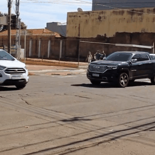 Semáforos desligados causam confusão em cruzamentos do Centro da Capital
