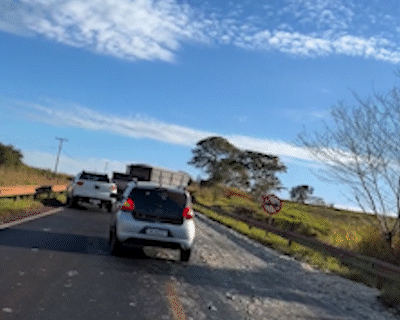 Sebo espalhado na pista interdita parcialmente trecho da MS-395