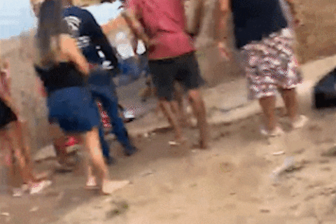 Ataque com cerca de 10 tiros mata homem no meio da rua em plena tarde