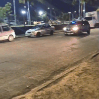 Perseguição a veículo furtado termina com suspeito baleado na perna