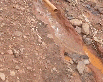 Obra de esgoto agrava lama e dificulta trânsito na Rua Purús, reclamam moradores