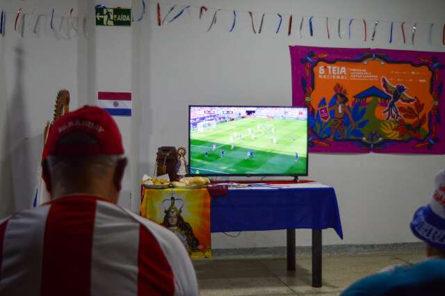 Colônia paraguaia destaca "bravura" da seleção em derrota para França