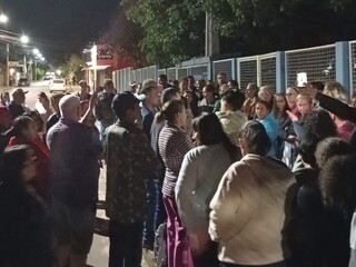 Temor de albergue em antiga incubadora leva moradores a protesto