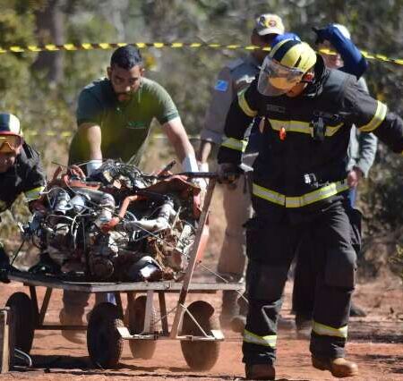 Polícia apura se avião decolou com vento de cauda antes de cair