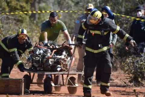 Polícia apura se avião decolou com vento de cauda antes de cair