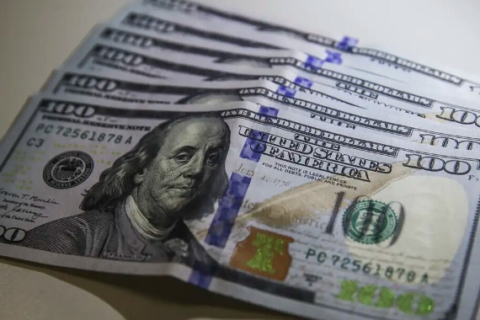 Dólar sobe a R$ 5,09 e bolsa cai após tarifa dos EUA sobre o Brasil