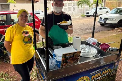 Gourmetizaram até o milho de praia e a ideia fez sucesso nas feiras