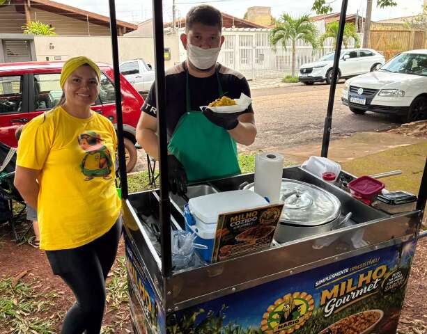 Gourmetizaram até o milho de praia e a ideia fez sucesso nas feiras