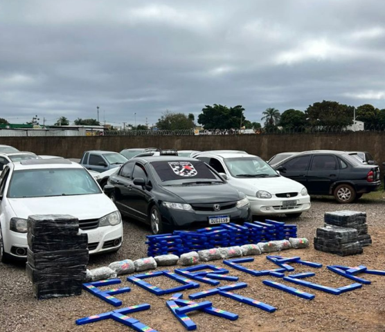 Seis são presos com 528 quilos de maconha, carros e antenas Starlink