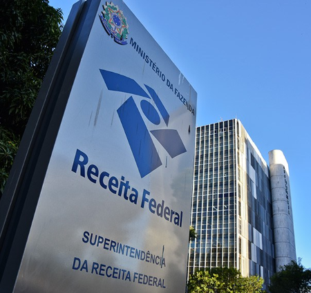 Receita adia cronograma da reforma tributária para parte das notas fiscais
