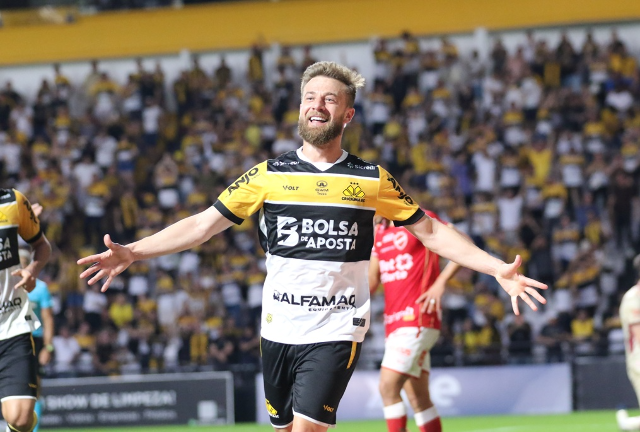 Líder Criciúma dispara, Goiás reage e Sport deixa vitória escapar