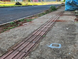 Homem morre e três ficam feridos após ataque a tiros em tabacaria Homem morre e três ficam feridos após ataque a tiros em tabacaria