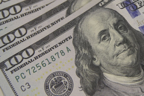 Dólar à vista abre a semana em queda e fecha cotado a R$ 5,08