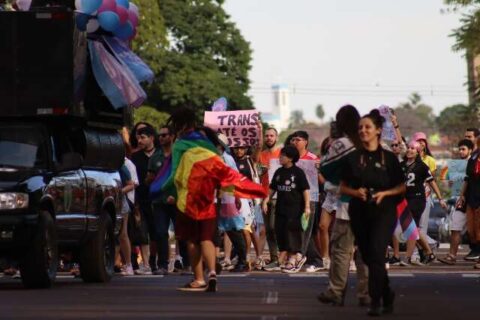 Manifestantes ocupam ruas da Capital na 1ª Marcha Trans e Travesti de MS