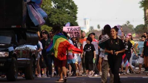 Manifestantes ocupam ruas da Capital na 1ª Marcha Trans e Travesti de MS