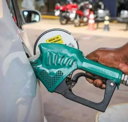 Governo prorroga por 30 dias subsídio de R$ 0,44 por litro da gasolina