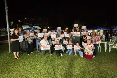 Manifestação pede que prefeitura reveja ida de Centro POP ao Amambaí