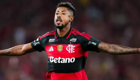 Flamengo vence Vitória por 2 a 0 e encurta distância para o líder