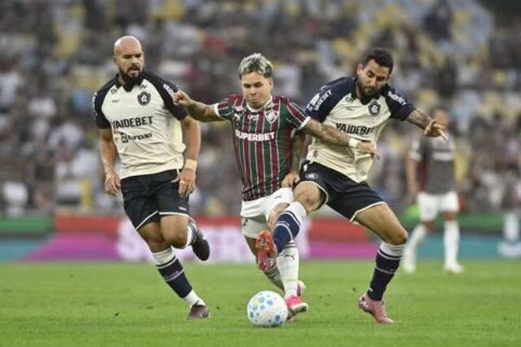 Fluminense vence o Remo de virada e se mantém no G4