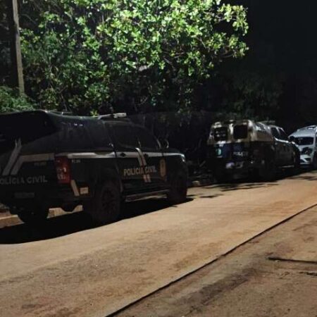 Jovem morre baleado e suspeita envolve disputa entre facções rivais