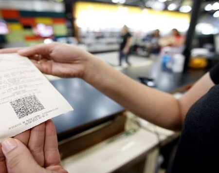 CPF na nota pode render parte de R$ 300 mil em sorteio nesta sexta