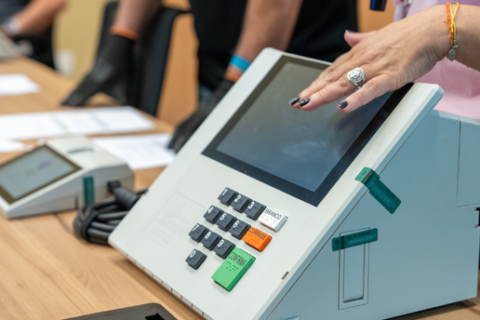 Candidatos aproveitam sábado para percorrer o interior e caminhar pelos bairros