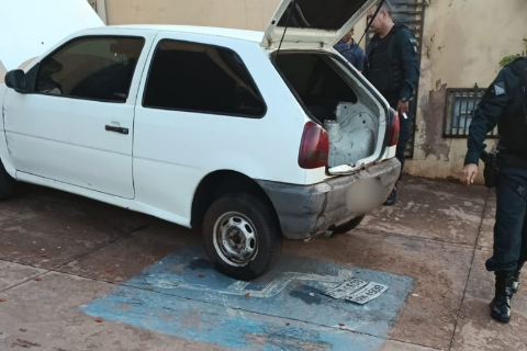 Carro usado em furto de casa de coronel da PM é encontrado abandonado