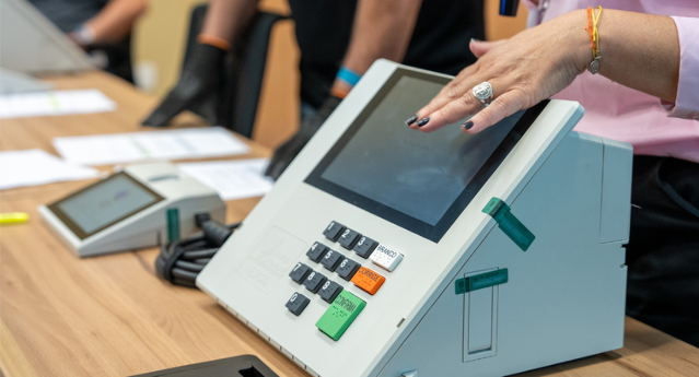 TRE promove demonstração de segurança da urna eletrônica na Feira Central
