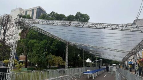 Sem desfile, entrega do bolo é mantida como prêmio de consolação à população