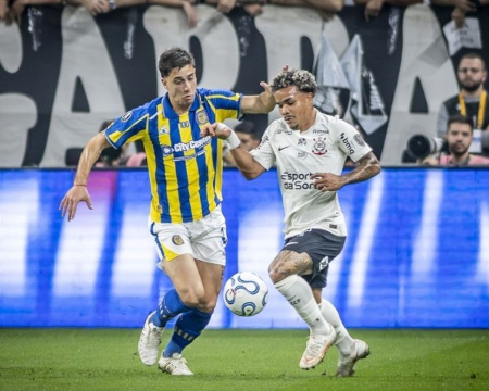Corinthians supera expulsão, bate Rosario e vai às quartas da Libertadores