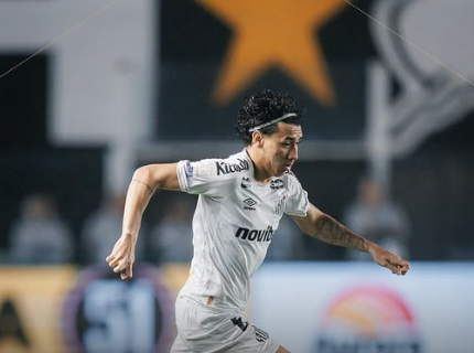Athletico vence Santos por 2 a 0 e mantém 3º lugar no Brasileirão