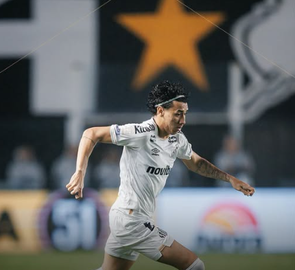 Athletico vence Santos por 2 a 0 e mantém 3º lugar no Brasileirão