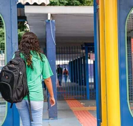 Ensino Médio melhora nas maiores cidades do Estado, mas aprendizagem recua