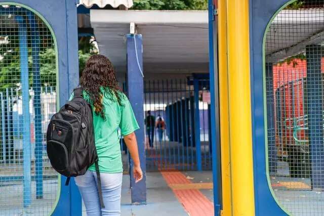 Ensino Médio melhora nas maiores cidades do Estado, mas aprendizagem recua