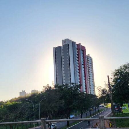 Sol forte e calor de até 40°C devem predominar em MS neste sábado