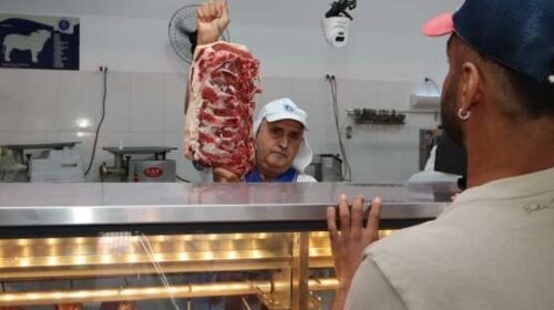 Enquanto mães comem fora, churrasco faz açougues bombarem para o Dia dos Pais
