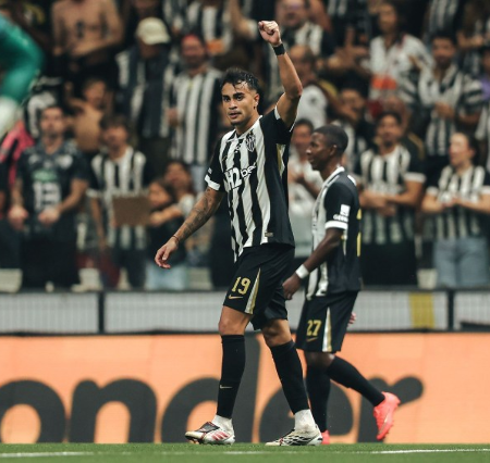 Atlético-MG bate Vitória com reservas antes de decisão contra o Cruzeiro