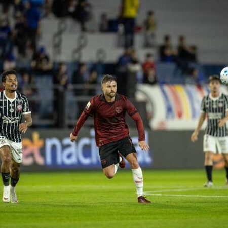Corinthians vence Bragantino por 2 a 0 e sobe para 7º no Brasileirão
