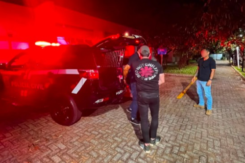 Mulher assume direção de carro para ajudar "amigo" bêbado e acaba abusada