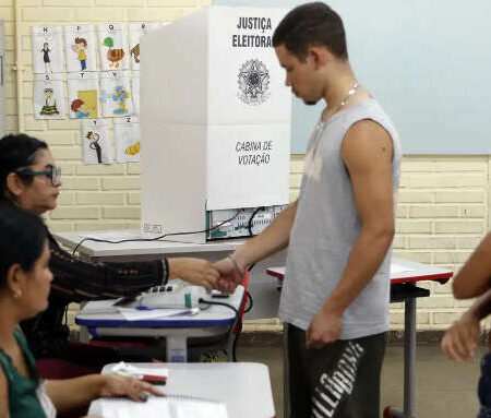 Com envelhecimento da população, eleitorado jovem recua 22% em 16 anos