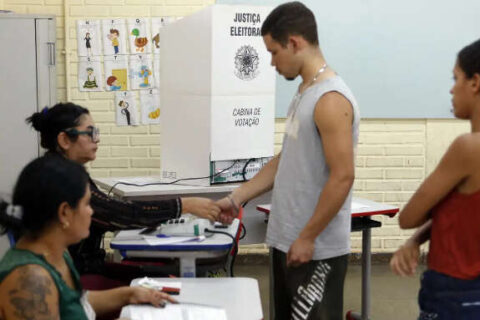 Com envelhecimento da população, eleitorado jovem recua 22% em 16 anos