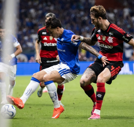Cruzeiro sai na frente, mas Flamengo reage e leva empate pela Libertadores