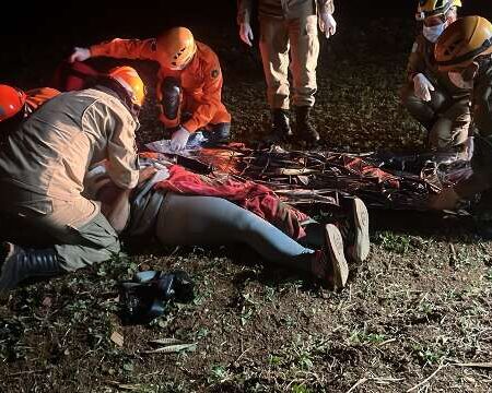 Idoso morre após carro capotar e ser arremessado para fora