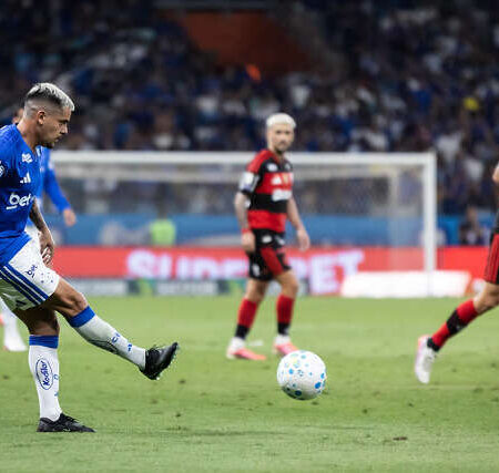 Cruzeiro marca nos acréscimos e vence Flamengo por 2 a 1 no Mineirão