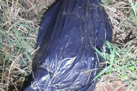 Morte de homem encontrado em lona pode ter ligação com tráfico