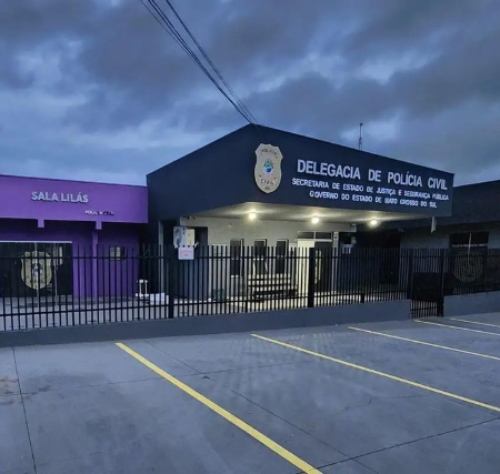 Jovem é morto com cerca de dez tiros ao abrir portão de casa